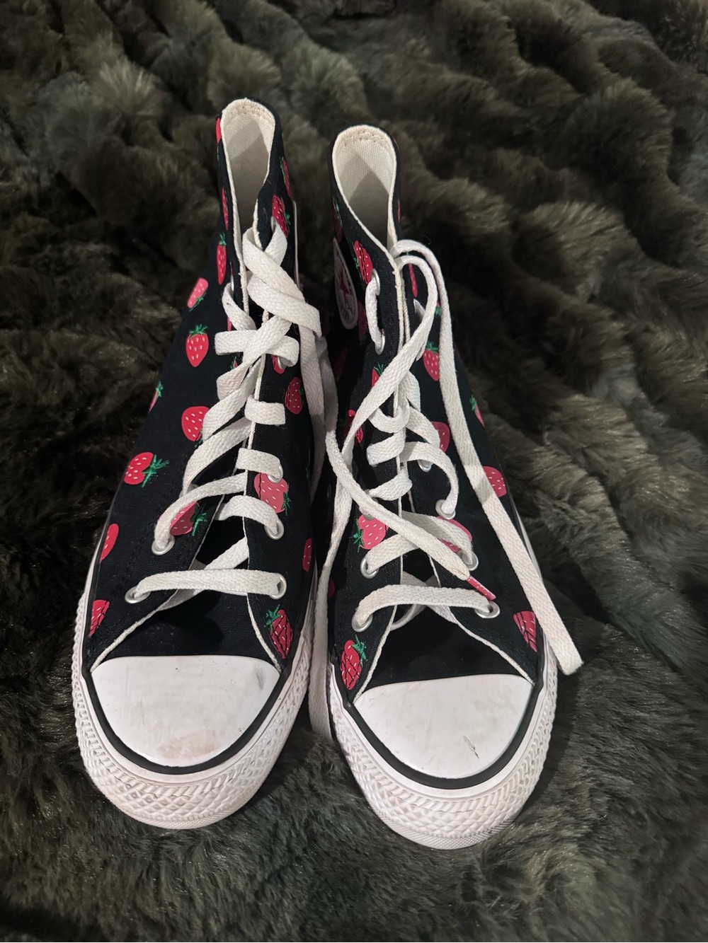 Converse Chuck Taylor All Star Strawberry Print High Top Sneakers ๐ - Picture 6 of 9